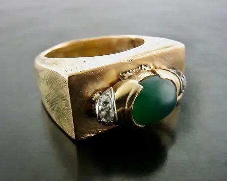 Cinematic Ring with Emerald & Diamonds