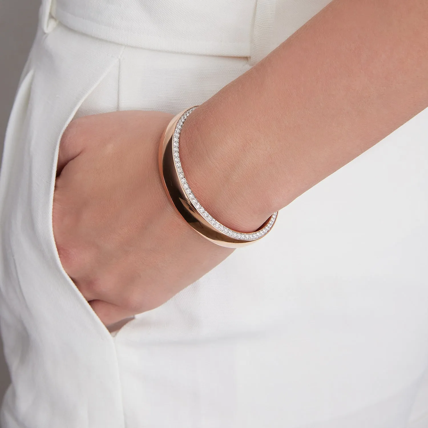 LYTTON 18K GOLD AND DIAMOND EDGE BOMBE BANGLE BRACELET