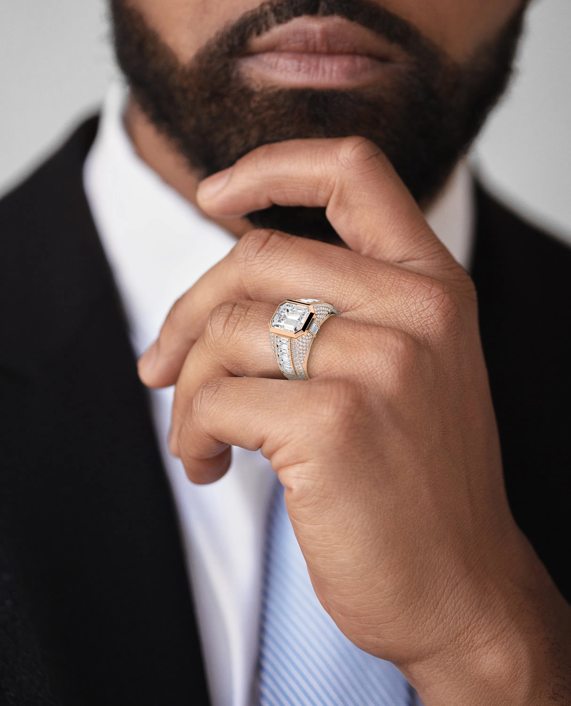 ROCHESTER Gold Signet Ring with 11.30ct Diamonds