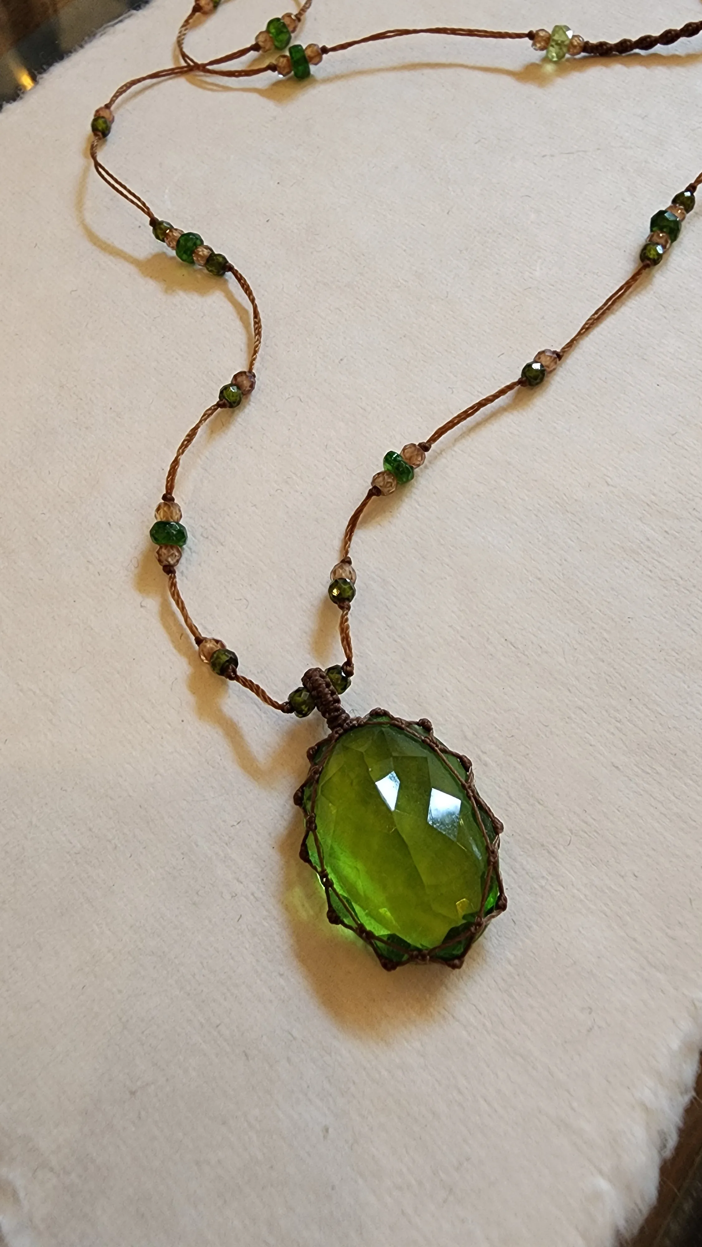 Short Tibetan necklace - Peridot