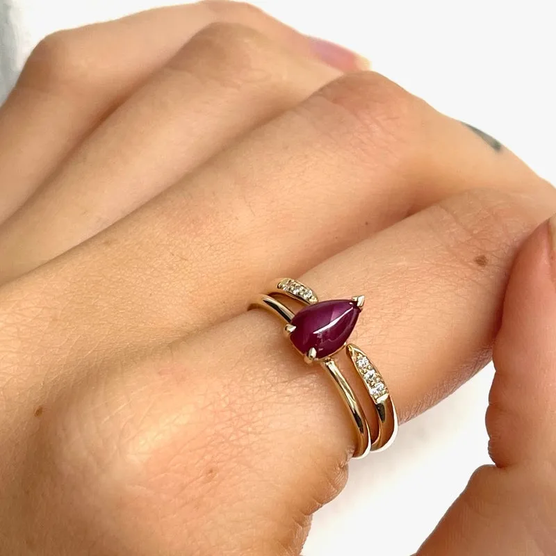 Teardrop Ring, Ruby, 9kt Yellow Gold
